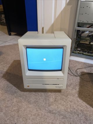 Vintage Apple Macintosh Se/30 Desktop Computer