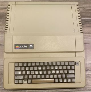 Vintage Apple Iie Enhanced A2s2064 Computer W/ Expansion Cards/power Cord