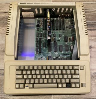 Vintage Apple Iie A2s2064 Computer W/ Card Early Rev Motherboard