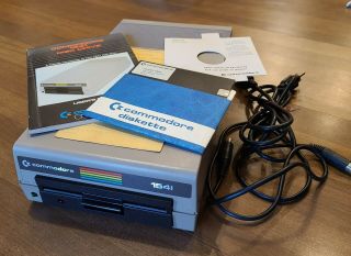 Commodore 1541 External 5.  25 " Floppy Disk Drive - - & Cables