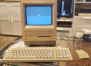 Vintage Apple Macintosh Se Model M5011 W/ Mouse,  Kb - Powers On - No Hard Drive