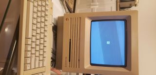 Vintage Apple Macintosh SE Model M5011 w/ mouse,  kb - Powers on - no hard drive 2