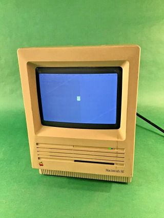 Vintage Apple Macintosh Se M5010 With 40mb Hdd