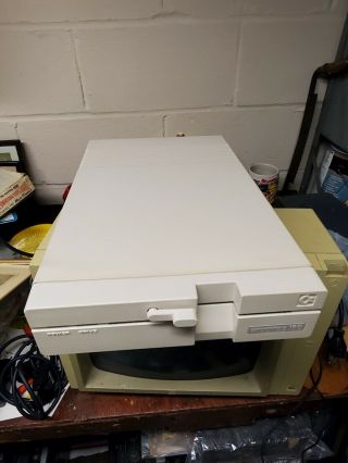 Commodore 1571 Disk Drive - Powers On - Otherwise