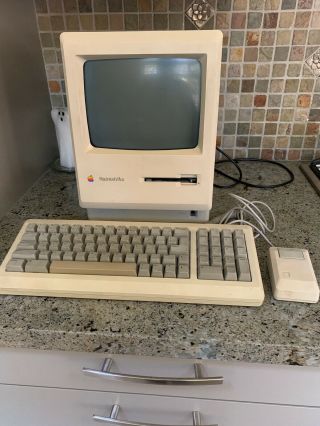 Apple Macintosh Plus 1mb Computer Model - M0001a Powers On With Keyboard,  Mouse