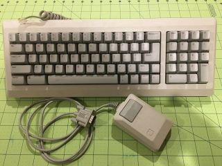 Apple Macintosh Keyboard M0110a And Mouse M0100 For The Macintosh Plus