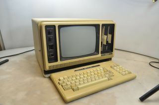 RARE VINTAGE RADIO SHACK/TANDY TRS - 80 PORTABLE COMPUTER MODEL 4P 2