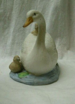 Vintage Porcelain Swan with Babies Figurine hand painted Homco bird water fowl 3