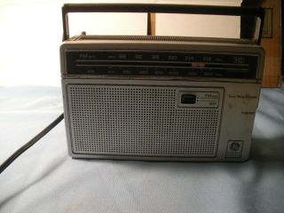 Vintage General Electric Ge Two - Way Power Am - Fm Radio Electric Or Batteries