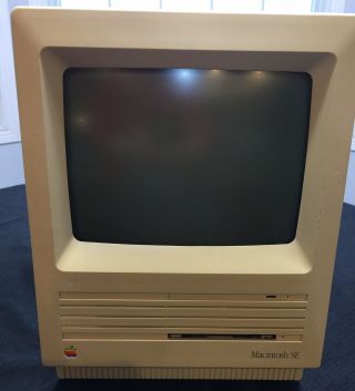 Vintage Apple Macintosh Se Model No.  M5011 Good Video,  No Hard Drive