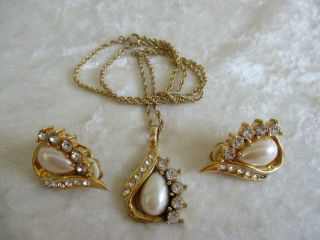 Vintage Gold Tone Faux Pearl & Rhinestone Pendant Necklace & Clip - On Earrings