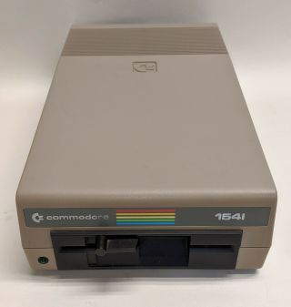 Multiple Vintage Commodore 1541 5.  25 " Floppy Disk Drive Powers On