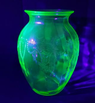 Vintage Anchor Hocking Green Uranium Depression Glass Cameo Ballerina 8 " Vase