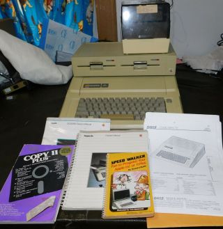 Apple Iie 2e Personal Computer With Duo Disk Drive And Books
