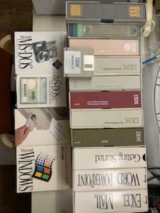 Vintage Manuals And Diskettes - Ibm Dos / Ms Office / Volkswriter / Windows