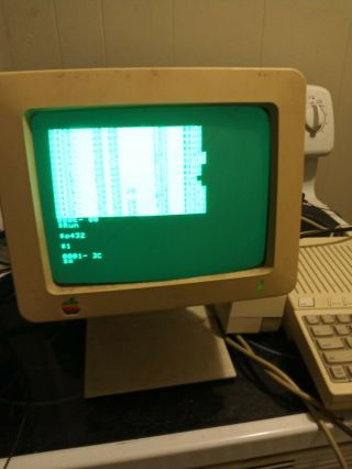 Apple 2 Monitor With Stand