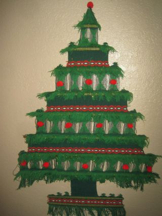 Vtg Large Midcentury Christmas Tree Woven Wall Hanging Yarn Wreath Pom Pom Retro