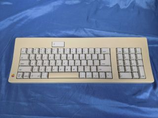 Vintage Macintosh Apple Computer Keyboard M0116