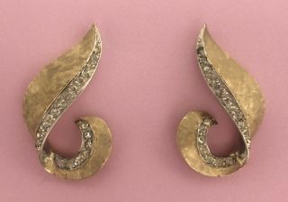 Vintage Boucher Clip On Earrings Brushed Gold Tone Rhinestones Leaf Ribbon 1“