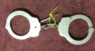 Vintage Peerless Handcuffs Springfield Ma U.  S.  A.  289604 With Key