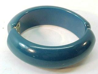 Wonderful Vintage Blue Lucite Plastic Clamper Bangle Bracelet