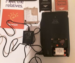 Apple Newton Messagepad 100 (1993),  A/C adapter,  manuals 3