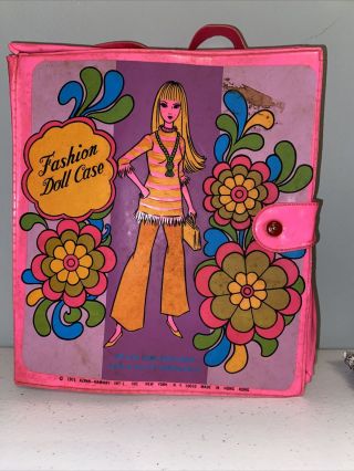 Vintage Fashion Dolls And Case For Lisa & Dawn And Others - 1971 Azrak Hamway