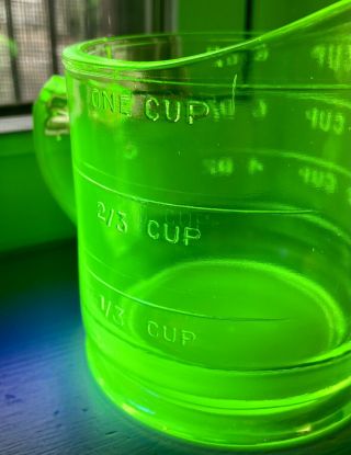 Vintage Vaseline Uranium Glass Measuring Cup (One Cup/8 oz) 2