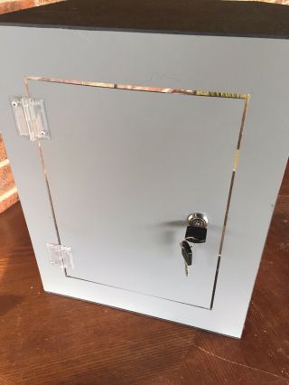 Acrylic Display Humidor With Keys 3