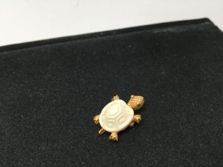 Rare Vtg Signed Crown Trifari Gold Tone Ivory Lucite Mini Turtle Pin -
