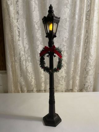 Table Top Street Light Lamp Post With Wreath 26 " Battery Christmas Decoration