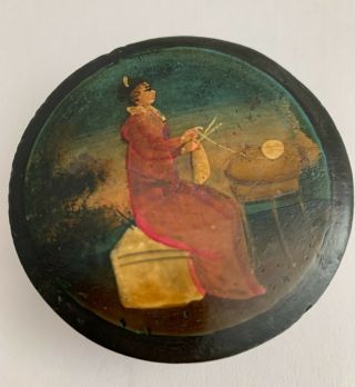 Antique English Hand Painted Papier Mache Patch/snuff Box Woman Knitting Paintin