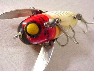 Vintage Heddon Wood Crazy Crawler Fishing Lure Red/white Flap Bug 2 3/8 "