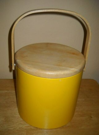 Vintage Georges Briard Signed Ice Bucket Yellow With Wood Handle & Top Usa