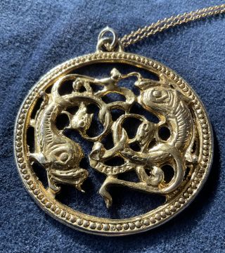 Vintage Pauline Rader Pisces Round Goldtone Pendant Necklace 24” Chain