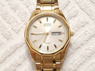 Vintage Citizen Eco Drive Day Date Watch Luminous Hands Gold Tone 100 Meters