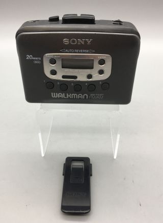 Vintage Sony Wm - Fx - 421 Walkman Cassette Player Fm/am Radio W/belt Clip G07