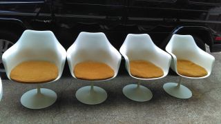 Vintage Mid Century Modern Knoll Eero Saarinen Design Tulip Table 4 Chair Set