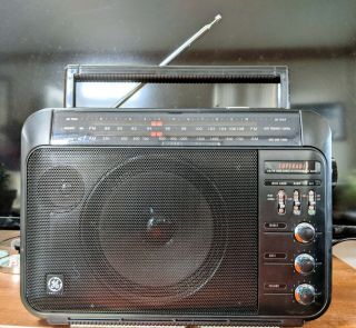 Vintage General Electric Ge Superadio Long Range Am/fm Radio 7 - 2887a