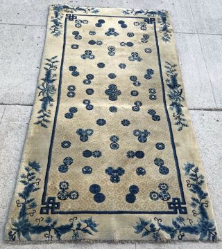 AN AWESOME ANTIQUE VINTAGE DESIGN CHINESE RUG 3’x 5’10” 4