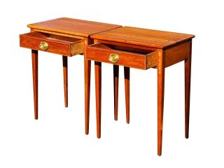 20TH C FEDERAL ANTIQUE STYLE MAHOGANY WORK TABLES / NIGHT STANDS 2