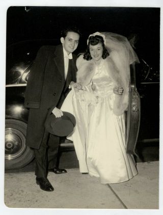 Vintage 7.  5 " X 9.  5 " Photo Pretty Bride Groom Limo Car Wedding Portrait 1940 