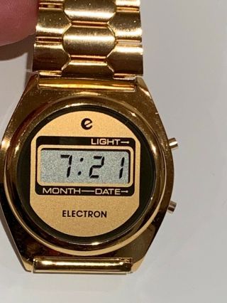 Electron Lcd Gold Finish Strap Watch Round Shape Dial 1960s Vintage