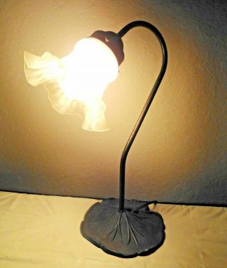 Lamps Vintage 16 " H Fancy Tiffany Style Glass & Brass Lilly Pad Vanity Table Lamp