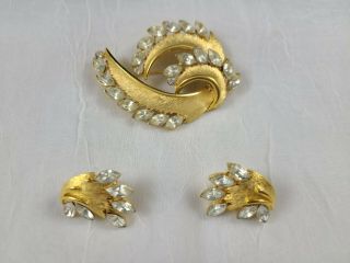 Vintage Jj Gold Tone Brooch W/ Rhinestones Matching Clip On Earrings Set