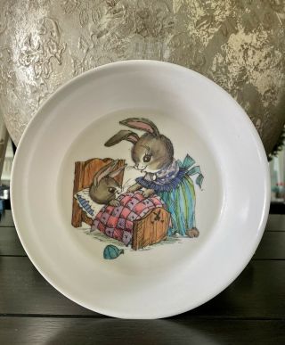 Oneida Deluxe Vintage Child’s Peter Rabbit Melamine Bowl