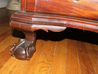 Fine Boston Blocked and serpentine mahogany desk shell carved lid 1780 fine 2