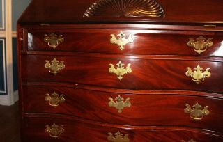 Fine Boston Blocked and serpentine mahogany desk shell carved lid 1780 fine 3
