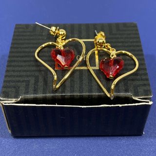 Vtg Avon Two Of Hearts Pierced Earrings Gold Tone Wire & Heart Bead