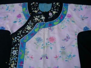 A ANTIQUE CHINESE PINK GROUND EMBROIDERED ' BUTTERFLIES ' SILK ROBE 2